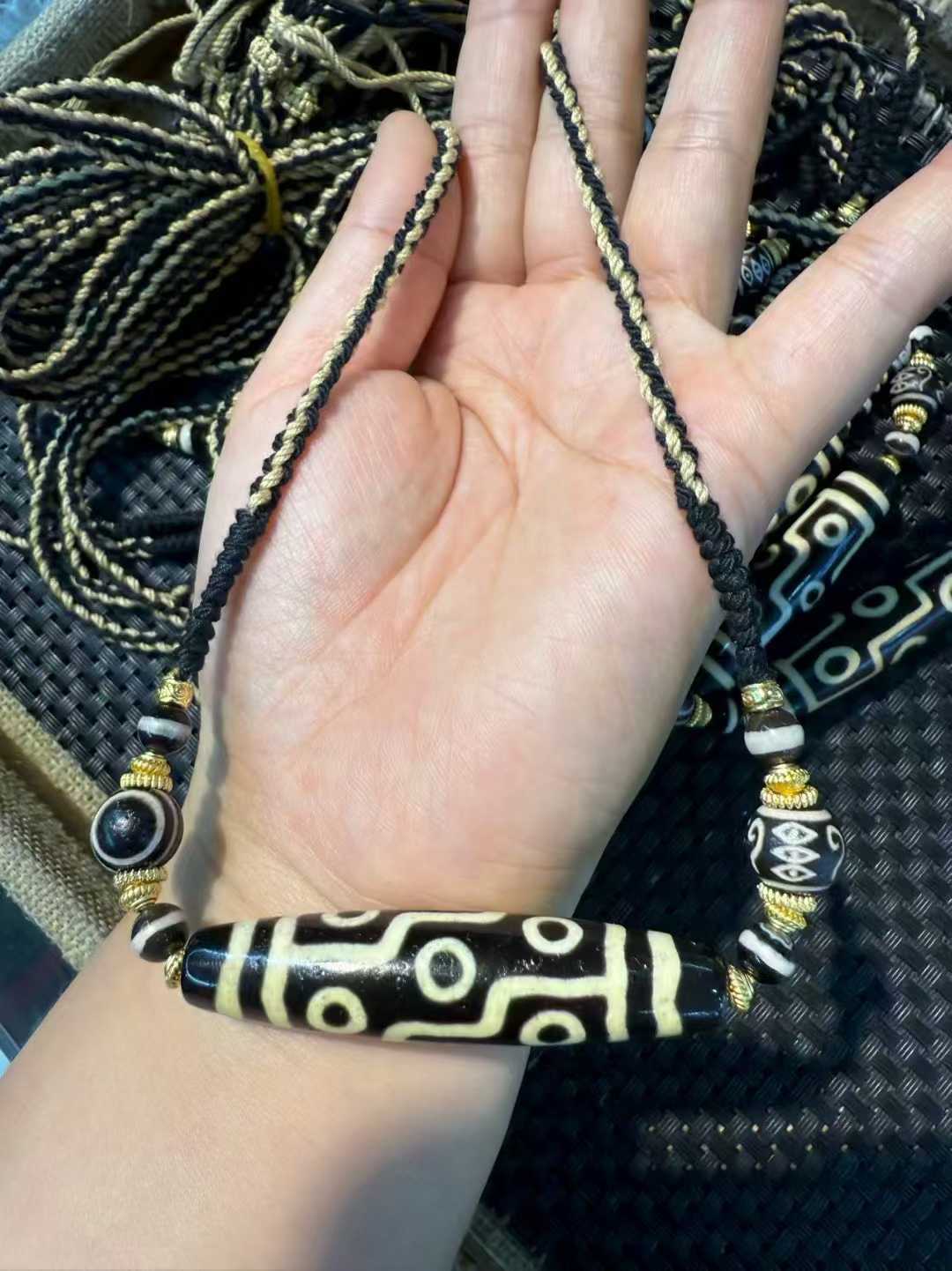 Ethnic Fashion Designers - 10 قطع/وحدة 9 عيون مع قلادة