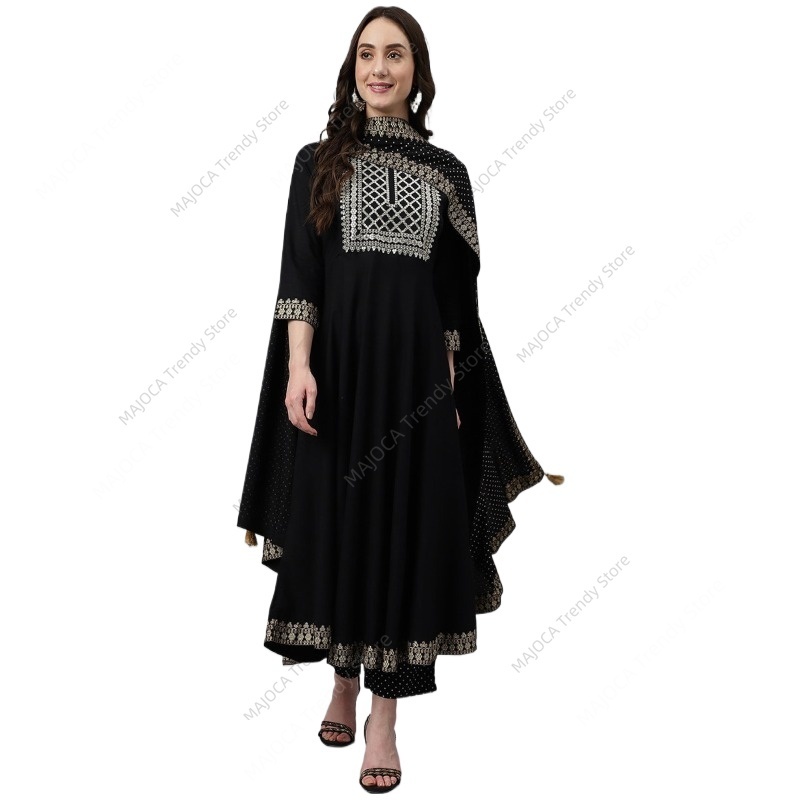 Salwar Kameez Set - طقم كورتا وبنطلون أسود من الرايون